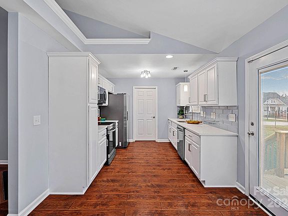 4th image of 2090 Mallard Creek Dr