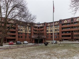 2880 Grand Ave APT 201, Des Moines, IA 50312