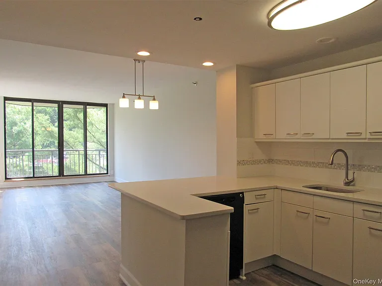 50 E Hartsdale Ave #2H — Photo 4
