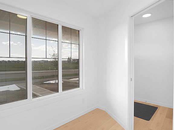 5th image of 533 Aster Dr