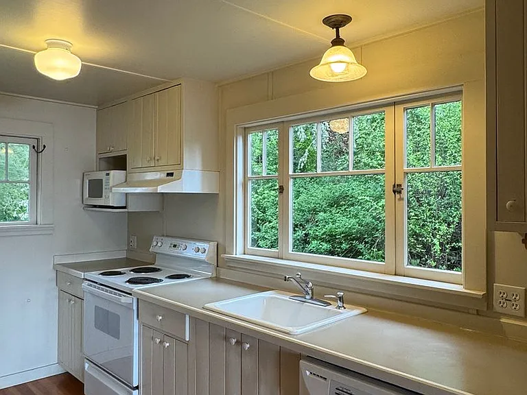 8709 NE Seaview Ave — Photo 10