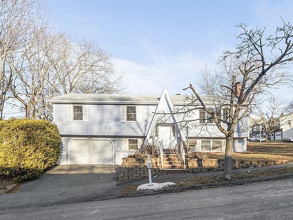 4th image of 27 Donnelly Dr