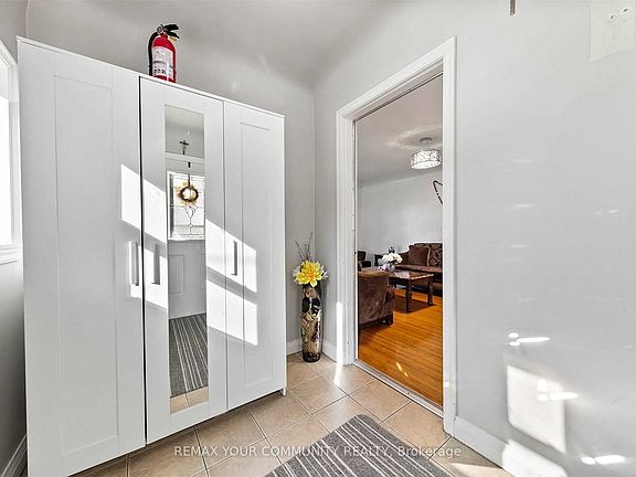 5th image of 4276 Howard Pl