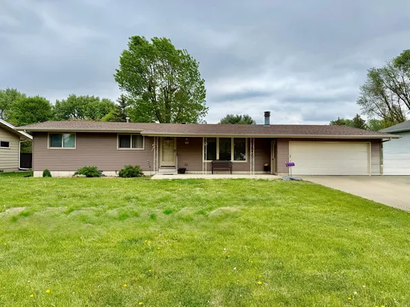 432 3rd St SW, Blooming Prairie, MN 55917