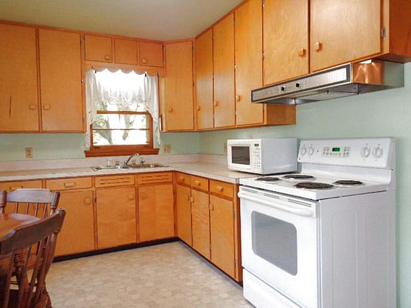 Kitchen includes the stove and refrigerator.