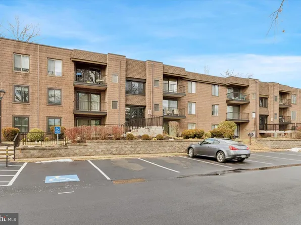 3 Oakridge Dr, Langhorne, PA 19047