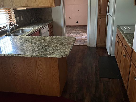 2nd image of 1701 Waverly Dr