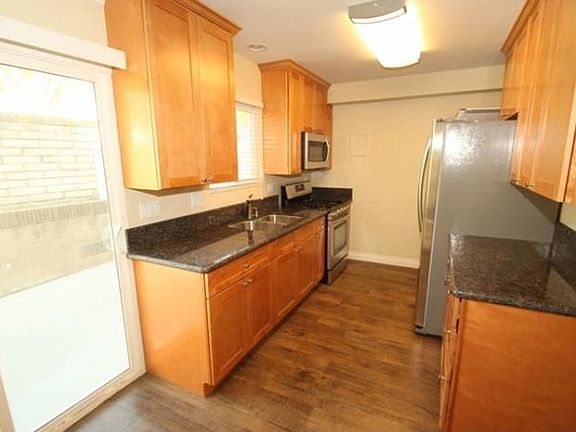 Kitchen w Stainless App