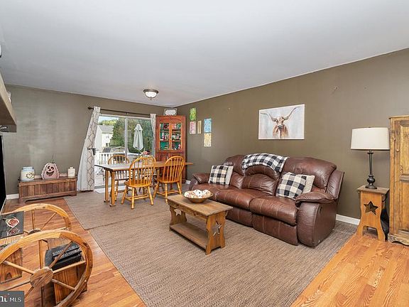 5th image of 1912 Wyatt Cir
