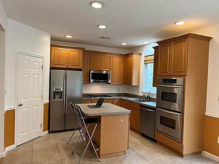 49 Truman Ave — Photo 4