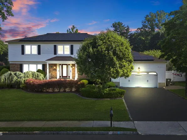 5 Scott Dr, Morganville, NJ 07751