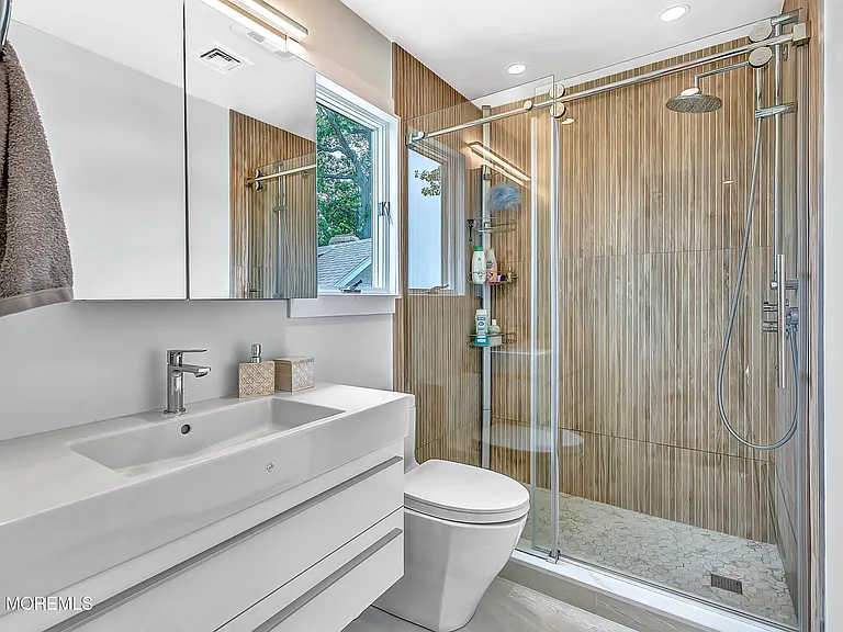 637 Beacon Blvd — Photo 16