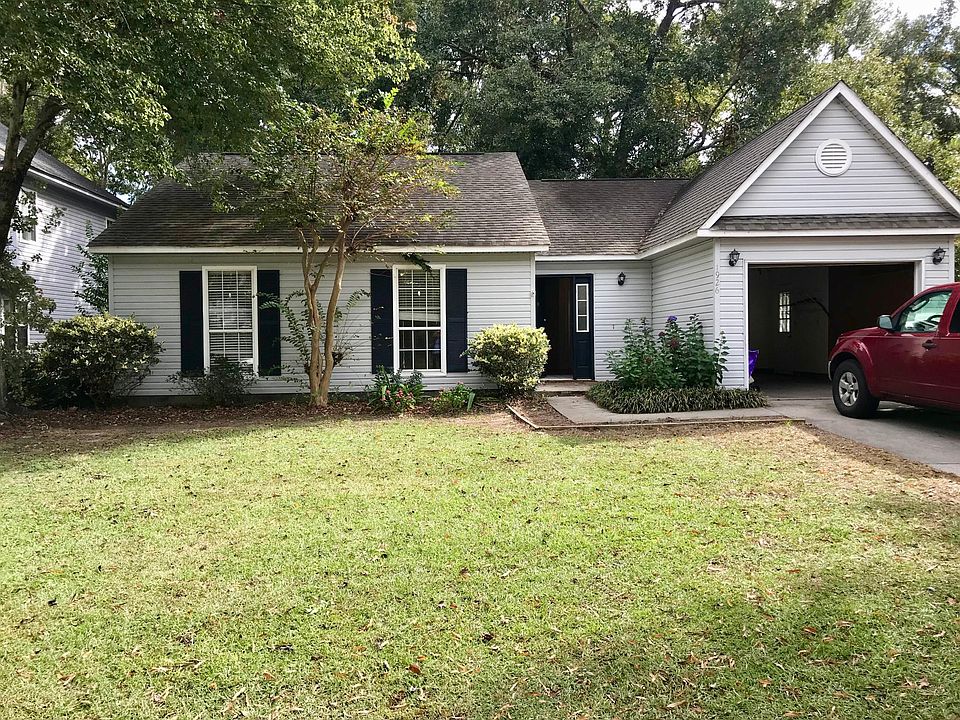 Long Point neighborhood with fenced yard AvailableAugust 2025