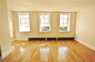 Rented by R New York