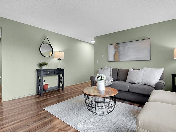 Spacious living room. Circular floor plan connecting each room to each other. 