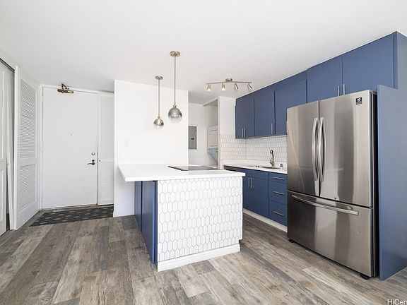 2nd image of 320 Liliuokalani Ave APT 902
