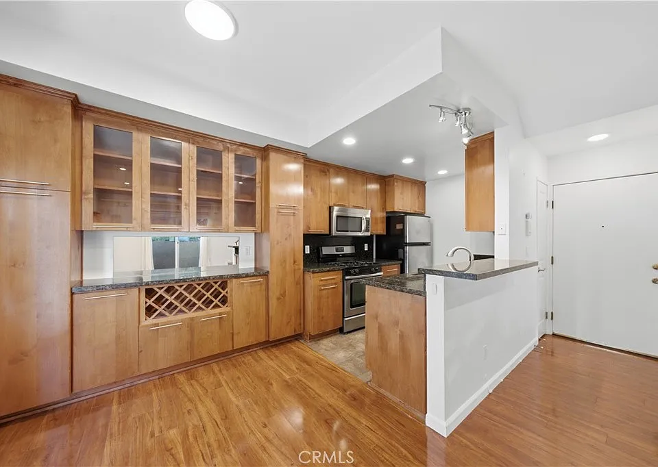 1554 N Hobart Blvd #2
