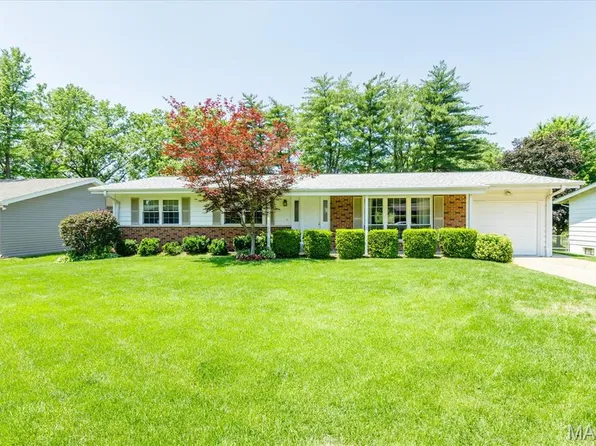 1311 Timber Run Dr, Saint Louis, MO 63146