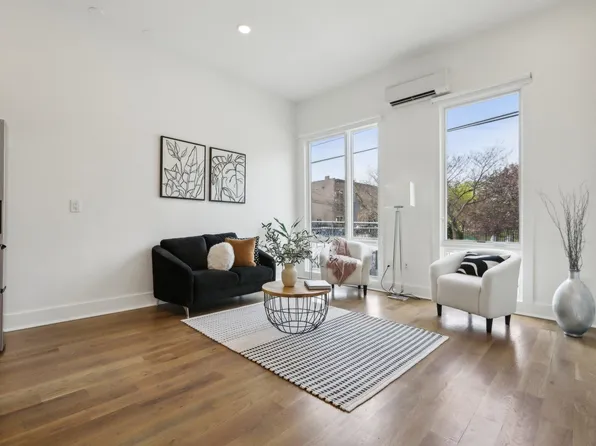 250 Van Horne Street image 4 of 48