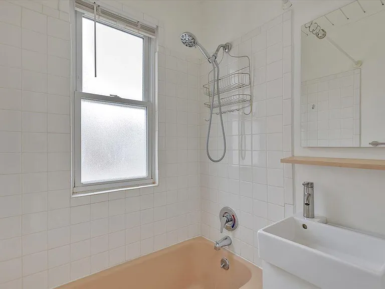271 E Woodland St — Photo 14