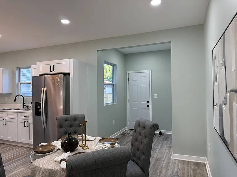 1136 Farmer St — Photo 7