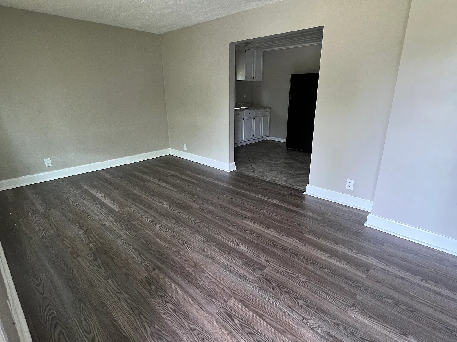 3 bed, 952 sqft, $1,350 — Photo 2