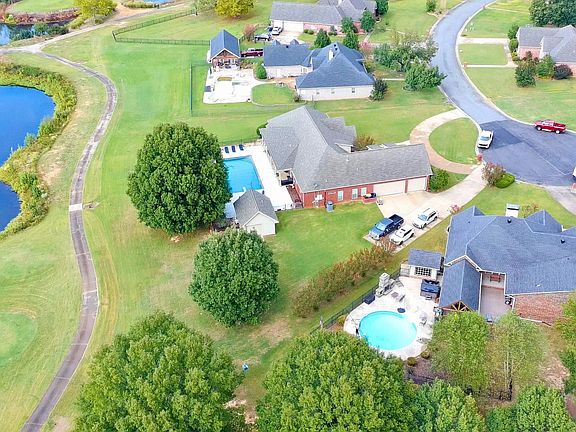 3rd image of 35 Turnberry Dr
