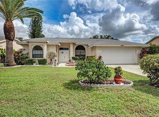 8067 Glenbrooke Ln, Sarasota, FL 34243