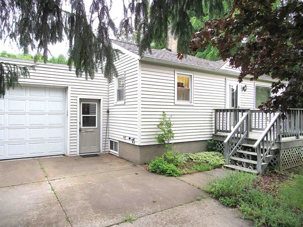 3701 15th St, Menominee, MI 49858