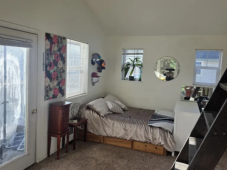 1607 H St #201 — Photo 7