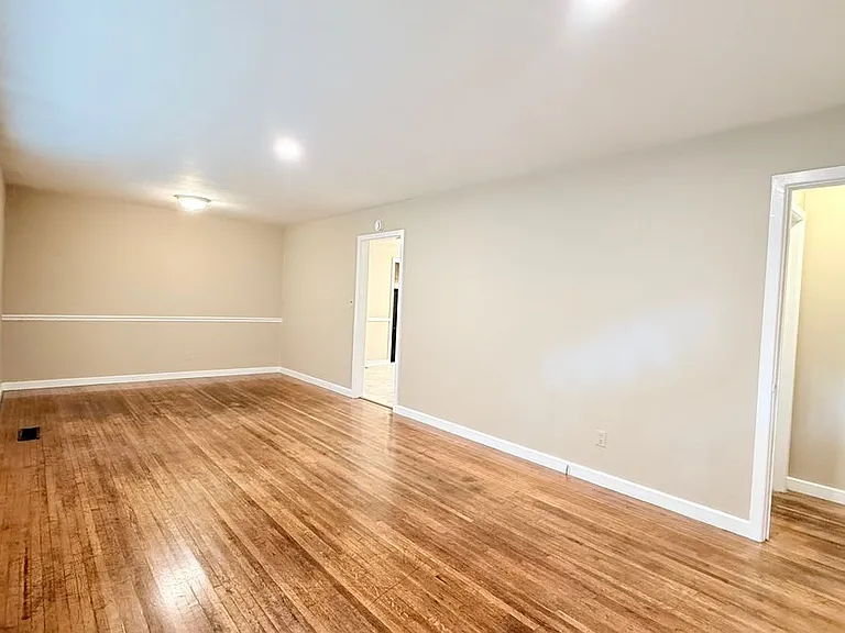 1002 Evins St — Photo 4