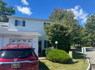 200 Tamerisk Ln #235, New Windsor, NY 12553