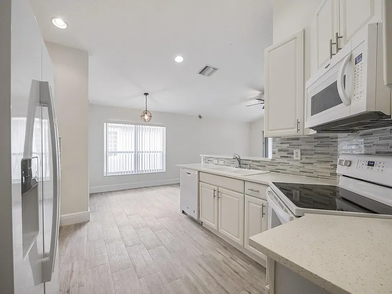 172 Jones Creek Dr — Photo 16