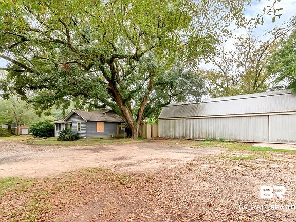 3rd image of 2762 Hillcrest Rd