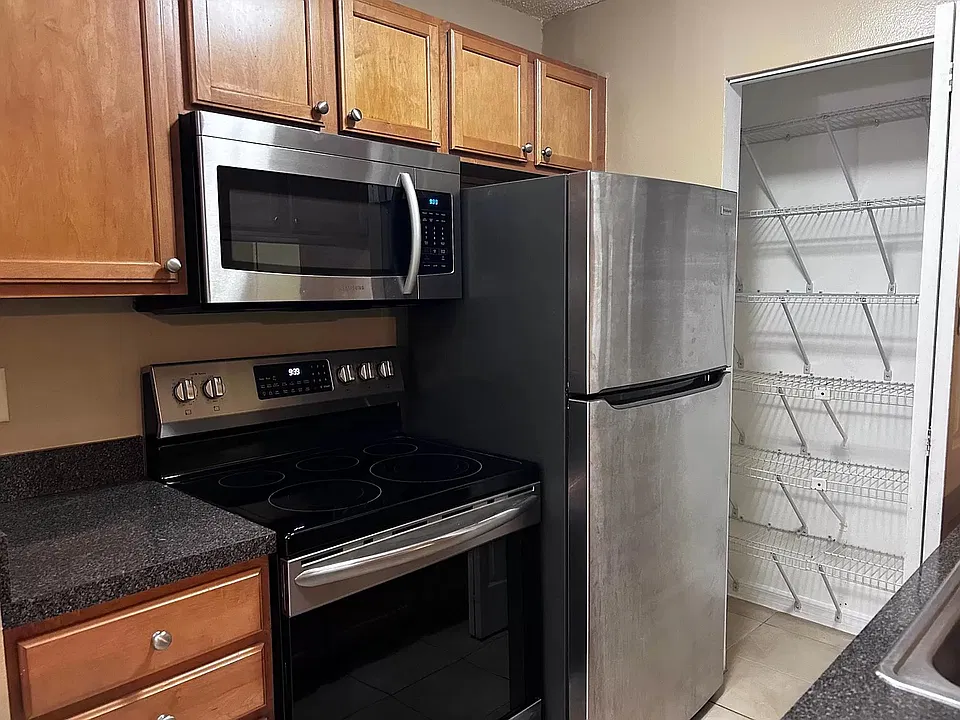 209 Lake Brook Cir #201