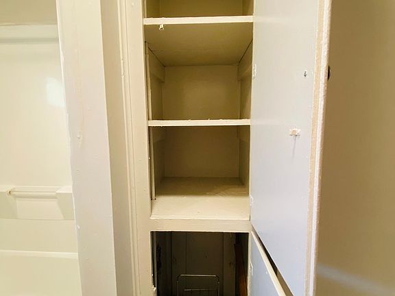 2nd image of 2908 Bellwood