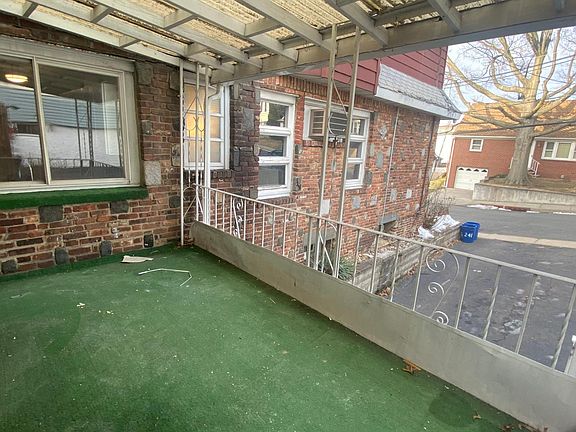 4th image of 241 Crystal St #1L