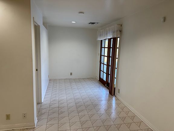 5th image of 10201 Oak Park Ave