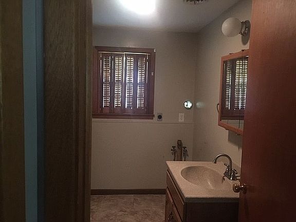 Downstairs Bathroom, View 2