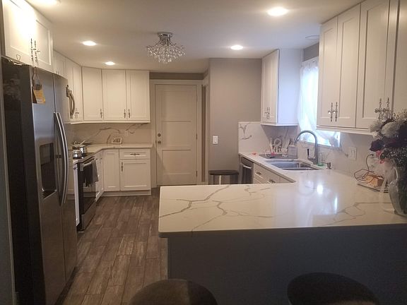 5th image of 601 S Wehe Ave