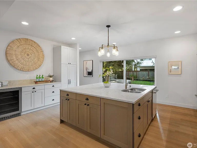 10317 Sand Point Way NE — Photo 7