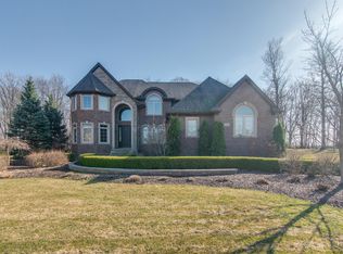 52581 Trailwood Dr, South Lyon, MI 48178