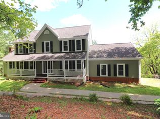 6885 Walnut Heights Dr, Warrenton, VA 20186
