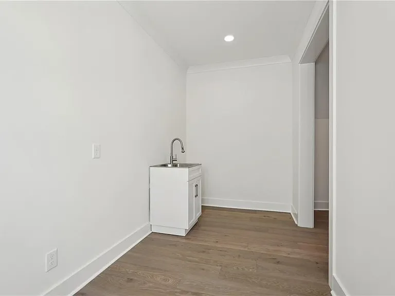 120 Thome Dr — Photo 64