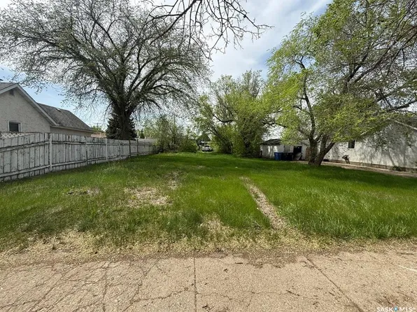1521 103rd STREET, North Battleford, SK S9A 1L4