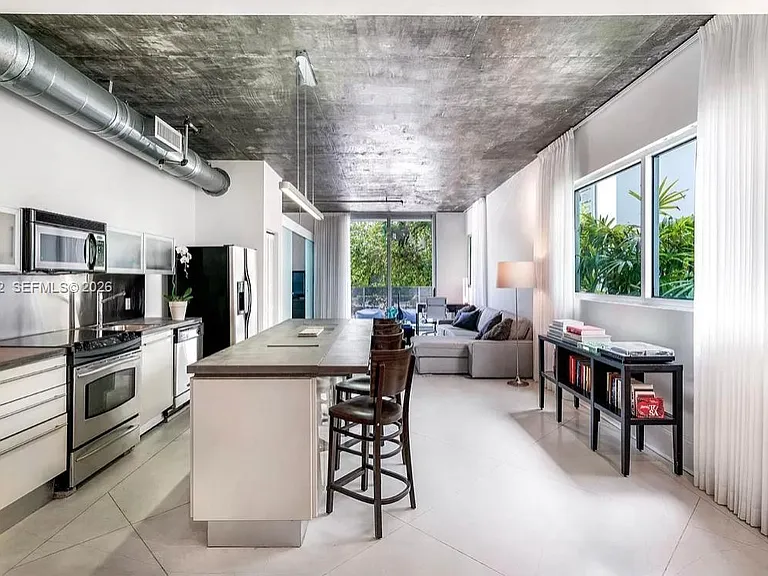 1700 Meridian Ave #208 — Photo 3