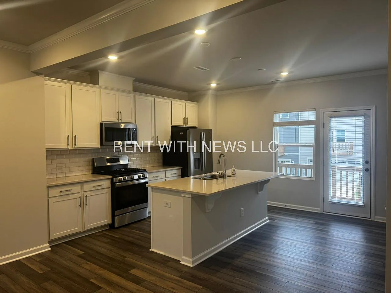 4 bed, 3.5 bath, 2143 sqft, $2,195 — Photo 2