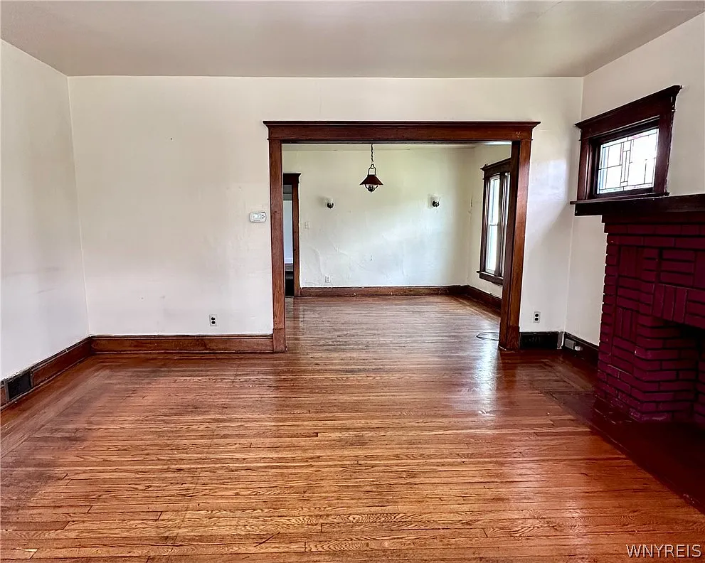 3 bed, 1.0 bath, 2652 sqft, $1,200 — Photo 4