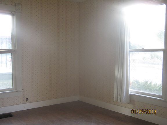 5th image of 634 Shelby St
