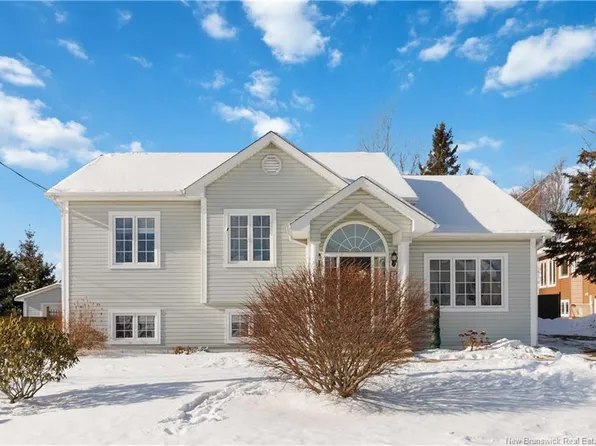 154 Theriault St, Dieppe, NB E1A 8J5